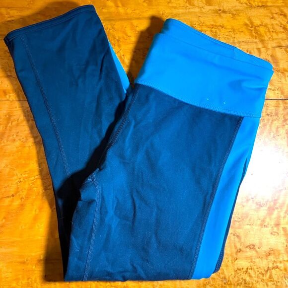 GAP Pants - Gap Fit, athletic leggings, Capri, excellent condition, size medium ￼